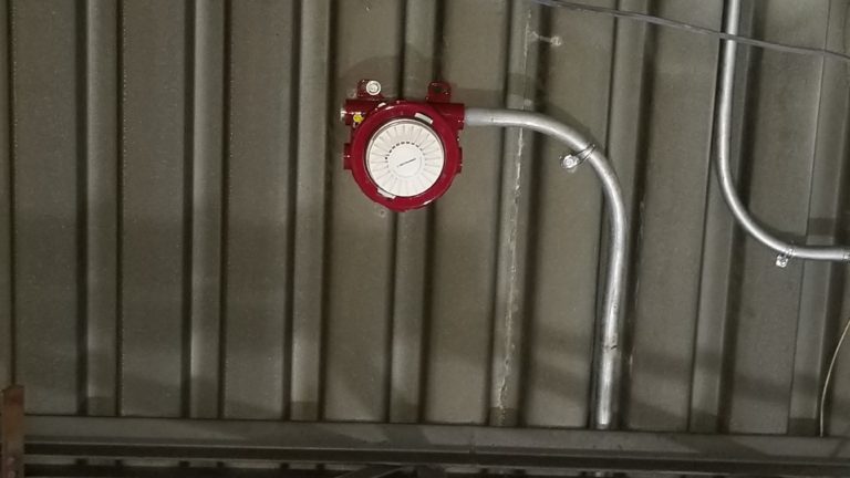 spot-type-smoke-detectors-located-on-the-ceiling-fire-alarms-certified